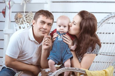  genç bir çocuk ile aile