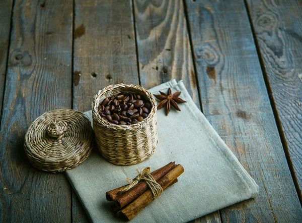 Koffie bonen in een doos — Stockfoto