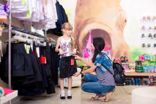 Familj i butik — Stockfoto