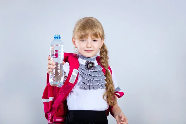 Drinkwater voor kinderen. — Stockfoto