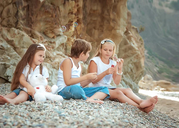 海滩上的儿童 — 图库照片