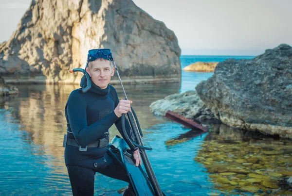 Man in a suit underwater hunter, — Stock Photo, Image