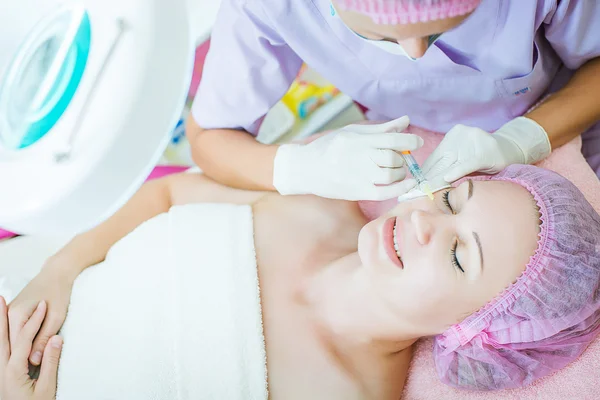 Cosmetologie, injectie van hyaluronzuur — Stockfoto