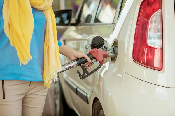 Girl pumping diesel in to the tank. car fill with gaon pump. soline at a gas station. Gas stati — Stock Photo, Image