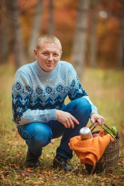 Portrait of a man outdoors in autumn park — Stock Photo, Image