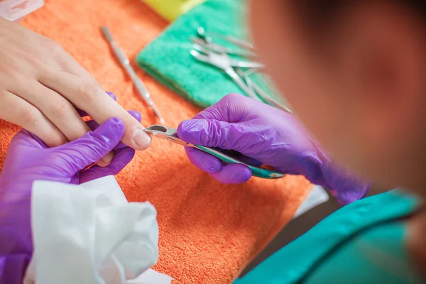 Male manicure in a beauty salon — Stock Photo, Image