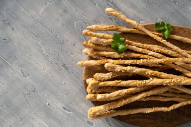 Susamlı ekmek çubukları. Seçici odak