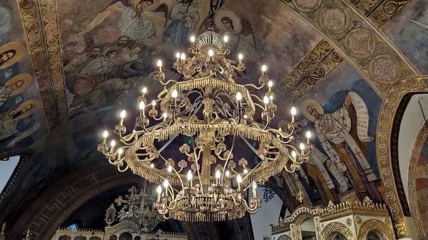 塞尔维亚贝尔格莱德 2020年1月24日 Kalemegdan要塞圣佩特卡教堂美丽的吊灯 东正教教堂的教堂装饰 — 图库照片