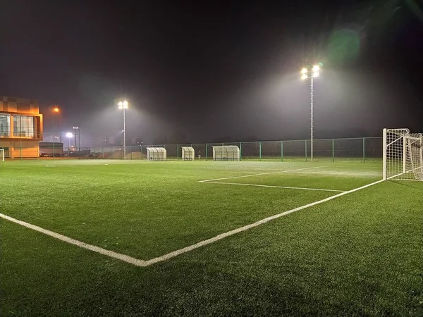 Işıklar Işıklar Içinde Stadyum Geceleri Akşamları Parlayan Spot Işıkları Olan — Stok fotoğraf