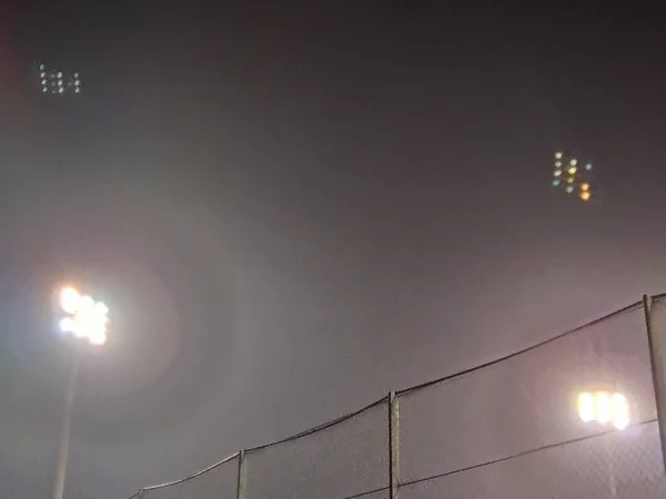 Estádio Luzes Flashes Esvaziar Belo Campo Futebol Com Holofotes Brilhantes — Fotografia de Stock