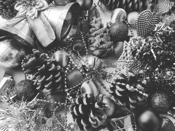 Kerstversiering Collectie Prachtig Gerangschikt Glanzend Heldere Kerstboom Decoraties Folie Geschenken — Stockfoto