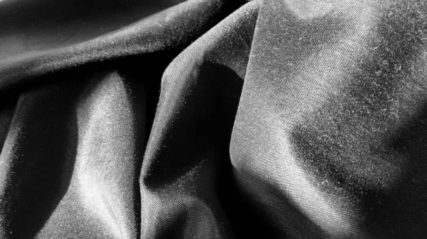 有交织线的黑色面料 黑白单色摄影 漂亮美丽的海浪在材料上 折叠布 室内装饰 缝纫衣服和窗帘 纺织品 — 图库照片