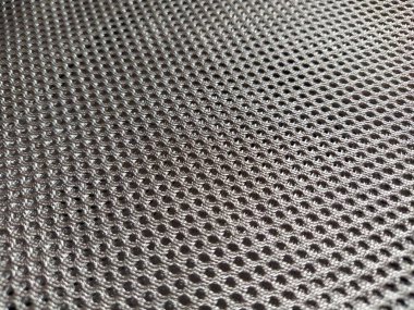 Soyut siyah naylon sentetik kumaş. Gri yapay örgü, kirliliğe dayanıklı. Çocuk arabası koltuğu parçası, yakın plan. Yumuşak odak.