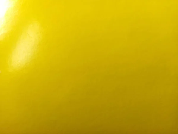 Fin gul bakgrund. Ett pappersark på nära håll. Ren glad färg. Levande nyans av gult — Stockfoto