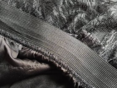 Siyah dantel ve elastik bant. Zarif kıyafetlerin unsurları