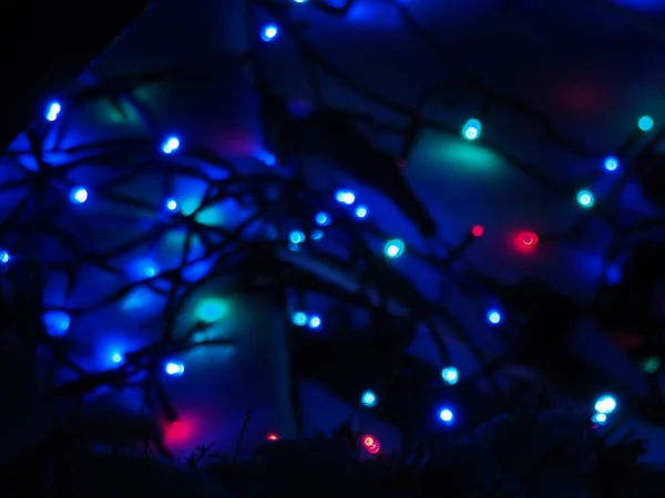 Bokeh Des Guirlandes Bleues Bel Éclairage Festif Extérieur Les Ampoules — Photo