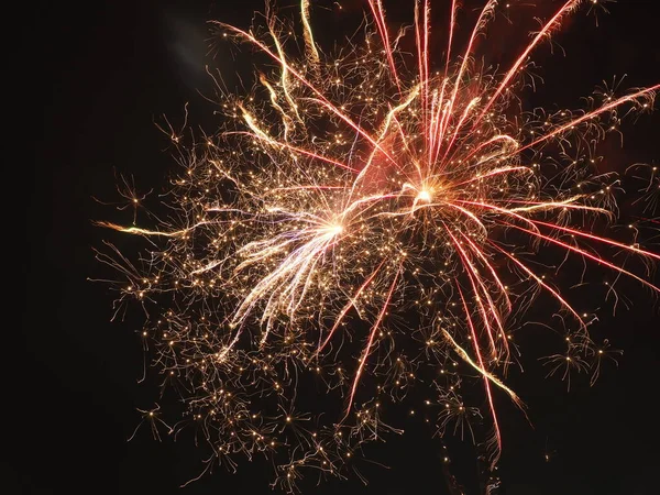 Fuochi Artificio Nel Cielo Notturno Lampi Fuoco Colorati Sfondo Nero — Foto Stock