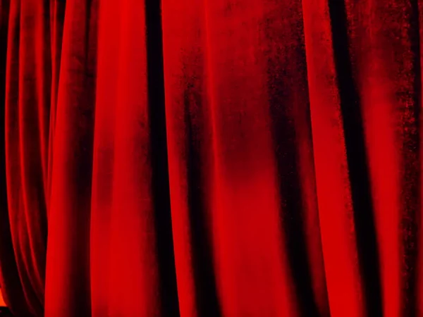 Leuchtend Roter Abstrakter Hintergrund Der Falten Aus Angenehmem Samt Erinnert — Stockfoto