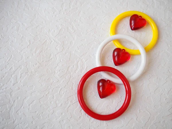 Les Cœurs Valentin Coeurs Transparents Plastique Rouge Bracelets Rouge Blanc — Photo