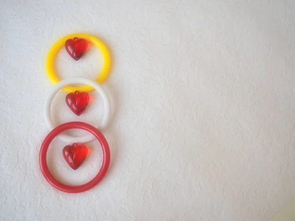 Les Cœurs Valentin Coeurs Transparents Plastique Rouge Bracelets Rouge Blanc — Photo
