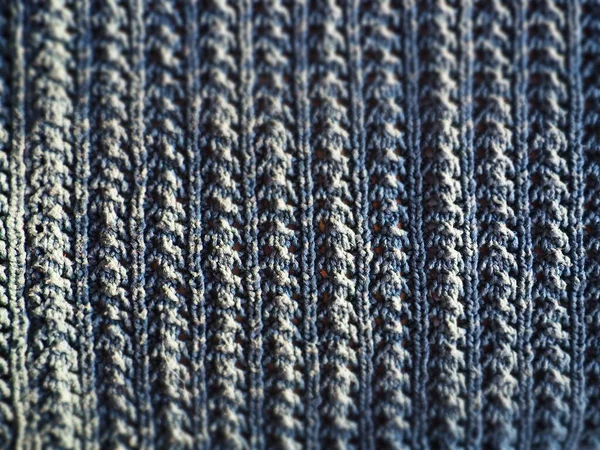 青い糸のニットパターン ラッシュマシンや手編み 秋から冬の間暖かいワードローブ フロント プルループでニット 混練法 波状弾性 — ストック写真