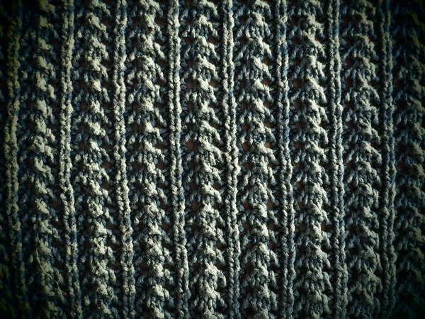 グレーの糸のニットパターン。ラッシュマシンや手編み。秋から冬の間暖かいワードローブ。フロント、プルループでニット。混練法-波状弾性 — ストック写真
