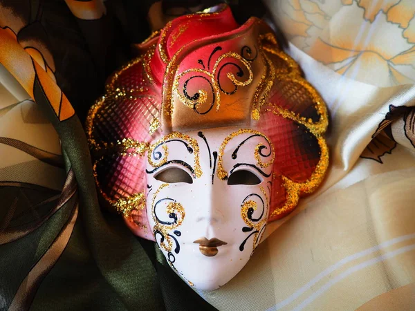 Máscaras Carnaval Sobre Fondo Amarillo Verde Beige Elemento Disfraz Del — Foto de Stock