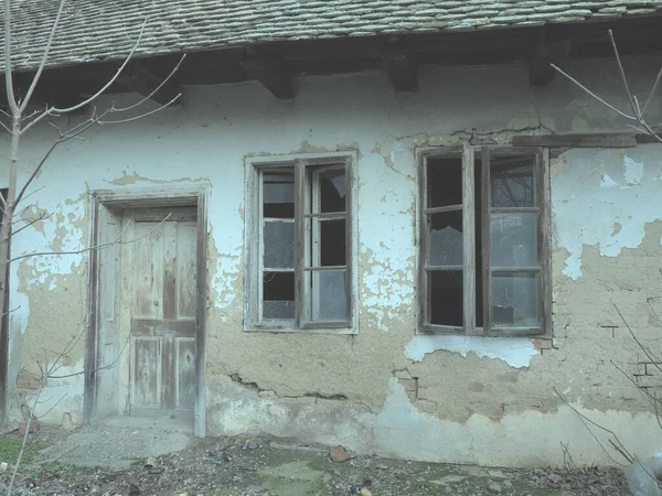 Old House Windows Door Collapsing Rural House Concept Urbanization Oblivion — Stock Photo, Image