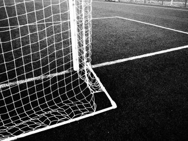 Futbol Gol Ağı ve Çimen Arkaplanı. Futbol sahası işaretleri ve çizgileri.