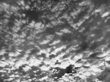 Kırmızı mor turuncu gün batımı bulutu kırmızı mor bulutlu zaman aralığı koyu mor günbatımı bulutlu zaman aralığı gece dramatik günbatımı gökyüzü kırmızı mor bulutlu günbatımı gökyüzü