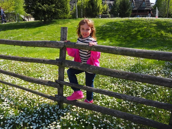Stanisici Bijelina Bosznia Hercegovina 2021 Április Egy Éves Lány Rózsaszín — Stock Fotó