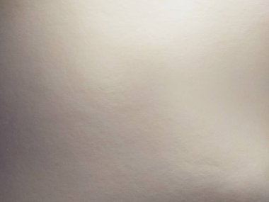 Gradyanı olan gri gri bir arkaplan. Metalik parıltılı açık renkli kağıt. Arkaplan.