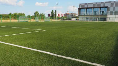 İşaretli futbol sahası. Futbol stadyumu. Spor geçmişi. Şehirdeki spor merkezi.