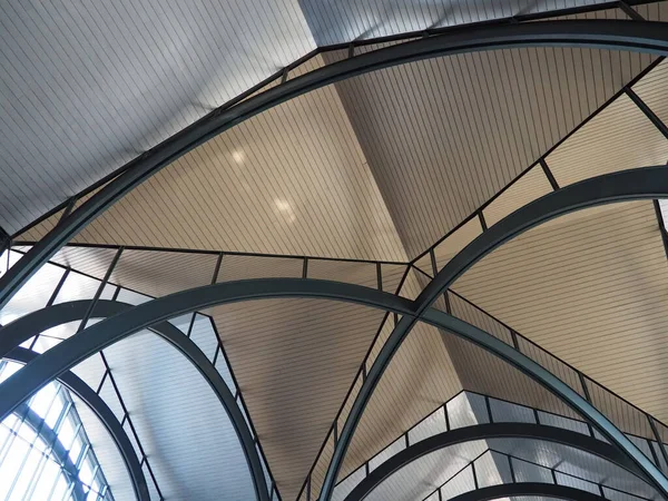 Bågar Och Valv Stationen Metallkonstruktioner Taket Stor Byggnad Konstruktionsstöd Och — Stockfoto