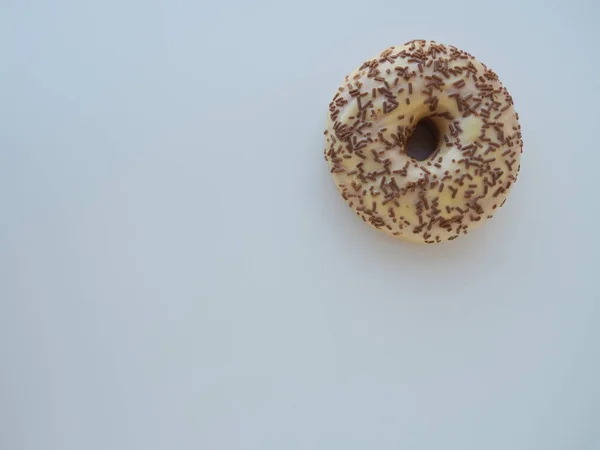 Donut Nahaufnahme Auf Blauem Hintergrund Köstlicher Kuchen Mit Vanillezucker Und — Stockfoto