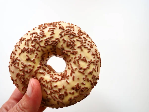 Donut Close Fundo Branco Bolo Doce Coberto Com Cobertura Baunilha — Fotografia de Stock
