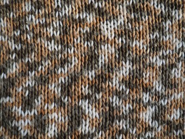 Örgü ya da örgü bezi. Tarz olarak örgü örmek, sakız örmek. Beyaz, gri, kahverengi, bej iplikler. Dalgalanma deseni. Yapışkan makine.