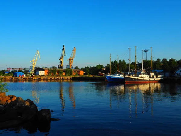 Petrozavodsk Rusland Juli 2021 Haven Met Laadkranen Schepen Plezierige Houten — Stockfoto