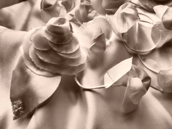 Gelinin Gelinliğinin Süsü Için Kumaştan Yapılmış Düğün Çiçekleri Eski Tarz — Stok fotoğraf
