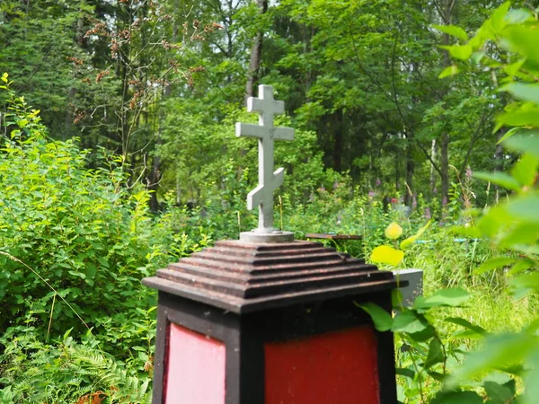 Metal Cross Grave Monument Form Cross Cemetery Daytime Summer Theme — Stock Photo, Image