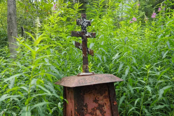 Metallkreuz Auf Dem Grab Denkmal Form Eines Kreuzes Auf Dem — Stockfoto