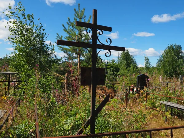 Metal Cross Grave Monument Form Cross Cemetery Daytime Summer Theme — Stock Photo, Image