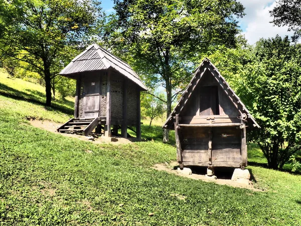 2021年9月5日 塞尔维亚Loznica Trsic Vuk Karadzic的家 塞尔维亚字母的改革者 传统的农村建筑 建筑民族物品 — 图库照片