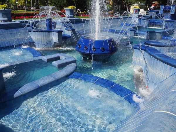 Subotica Sérvia Setembro 2021 Fonte Azul Praça Lado Câmara Municipal — Fotografia de Stock