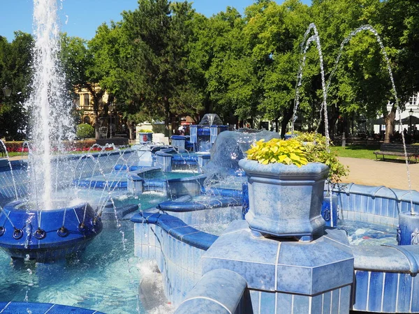 Subotica Servië September 2021 Blauwe Fontein Het Plein Naast Het — Stockfoto