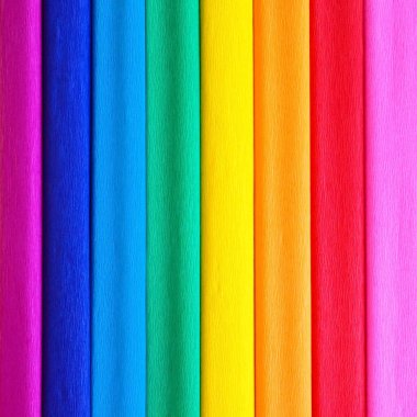 Gilbert Baker 'ın Gurur Bayrağı. Genel LGBTQ LGBTİ topluluğunun sembolü. Krep kağıdı pembe, kırmızı, turuncu, sarı, krep, mavi, mor ve mor renkte mevcuttur. Gurur olayları için renkli arkaplan