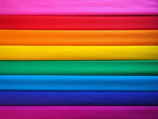 길버트 베이커 (Gilbert Baker) 의 깃발이다. LGBTQ LGBTI 공동체의 상징이다. 크레이프 종이는 분홍, 빨강, 주황, 노랑, 크레이프, 파랑, 자주 로구할 수있다. 교만 행사의 다채 로운 배경 — 스톡 사진