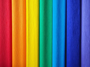 Bir Gökkuşağı Bayrağı, Gurur Bayrağı. LGBTQ toplum sembolü. EuroPride 2022, Avrupa 'nın bütün LGBTİ toplumu için tarihi bir olaydır. Kırmızı, turuncu, sarı, yeşil, mavi ve mor krep kağıdı