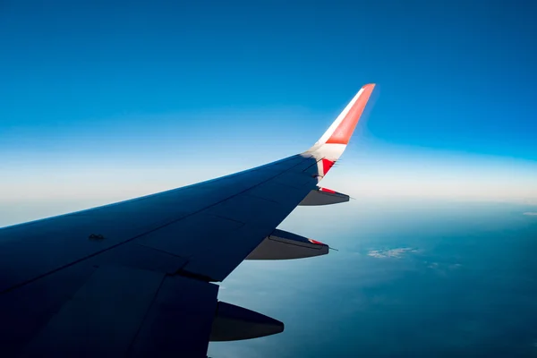 View plane wing from Airplane Window — Stock Photo, Image