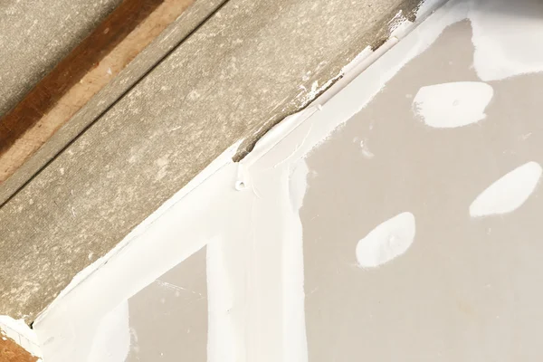 Tavan onarım için ev yenilemek — Stok fotoğraf